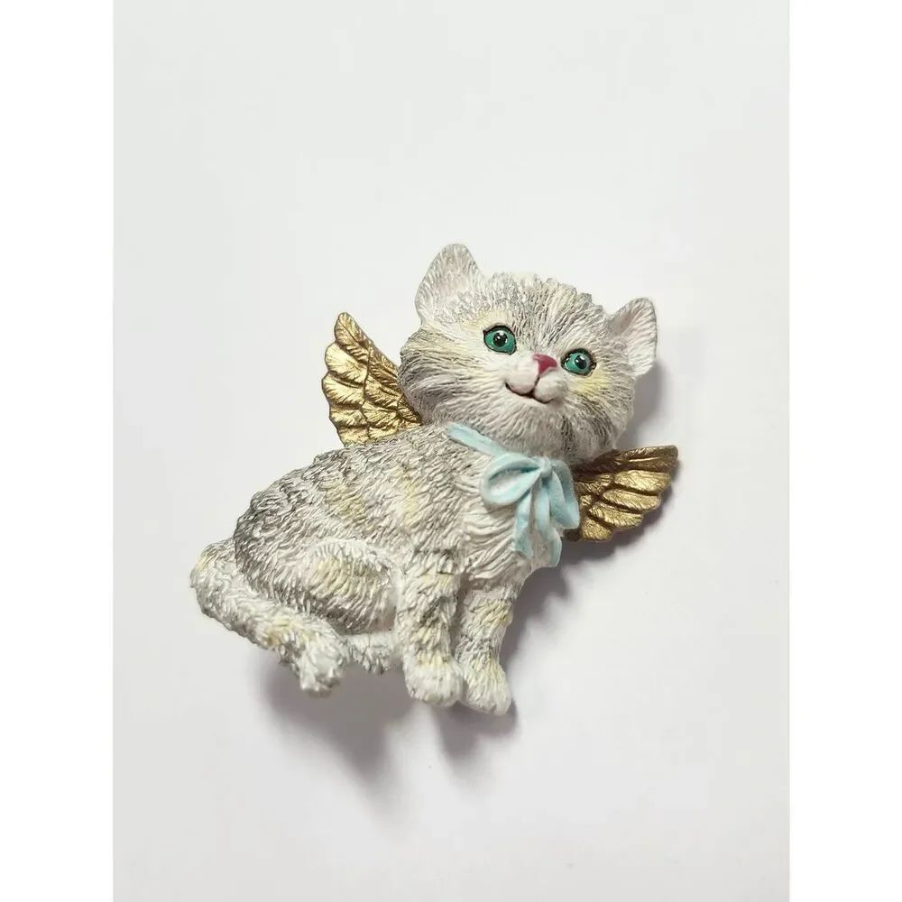 Vintage Avon Angel Cat Kitten Lapel pin Brooch Very Cute!!!!
